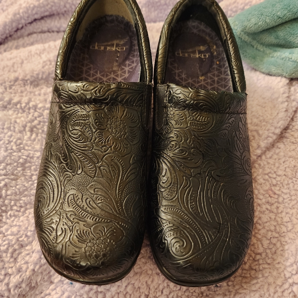 Dansko paisley black size 8 loafers